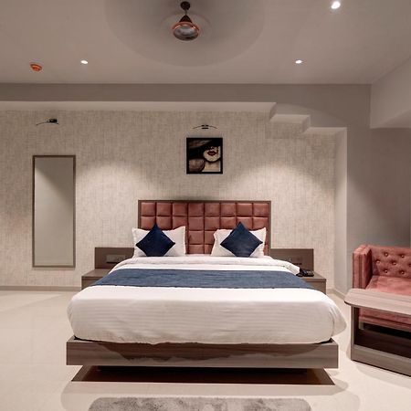Hotel Sparsh Divine Ahmedabad Eksteriør bilde