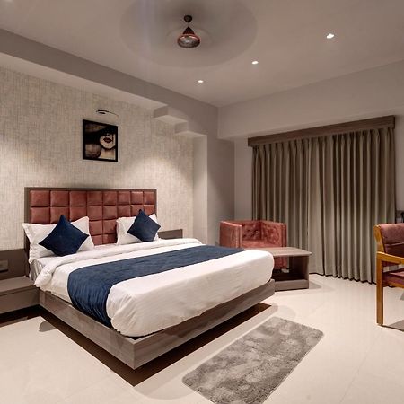 Hotel Sparsh Divine Ahmedabad Eksteriør bilde