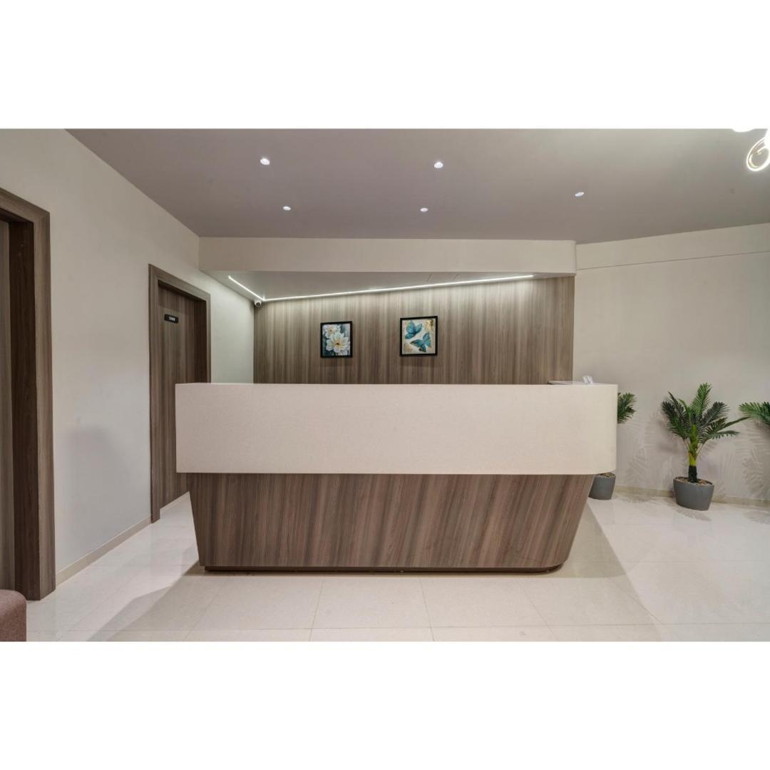 Hotel Sparsh Divine Ahmedabad Eksteriør bilde
