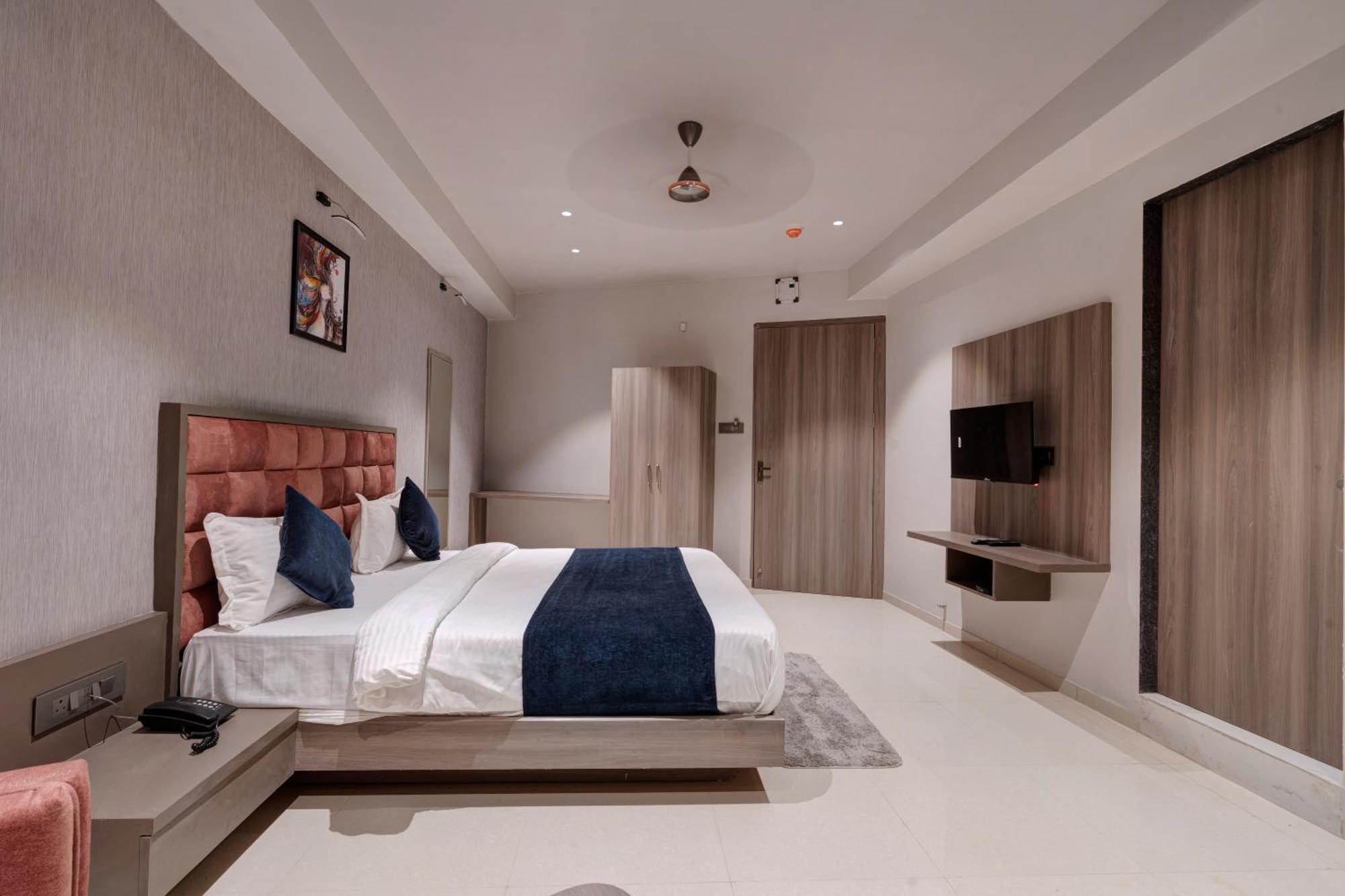 Hotel Sparsh Divine Ahmedabad Eksteriør bilde