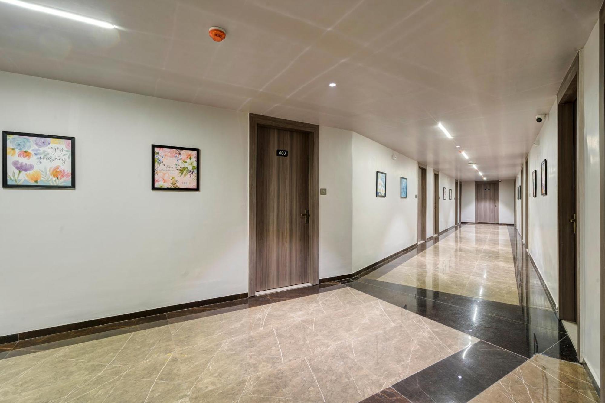 Hotel Sparsh Divine Ahmedabad Eksteriør bilde