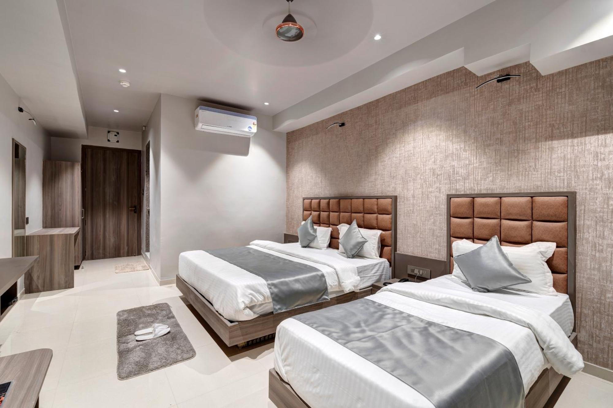 Hotel Sparsh Divine Ahmedabad Eksteriør bilde