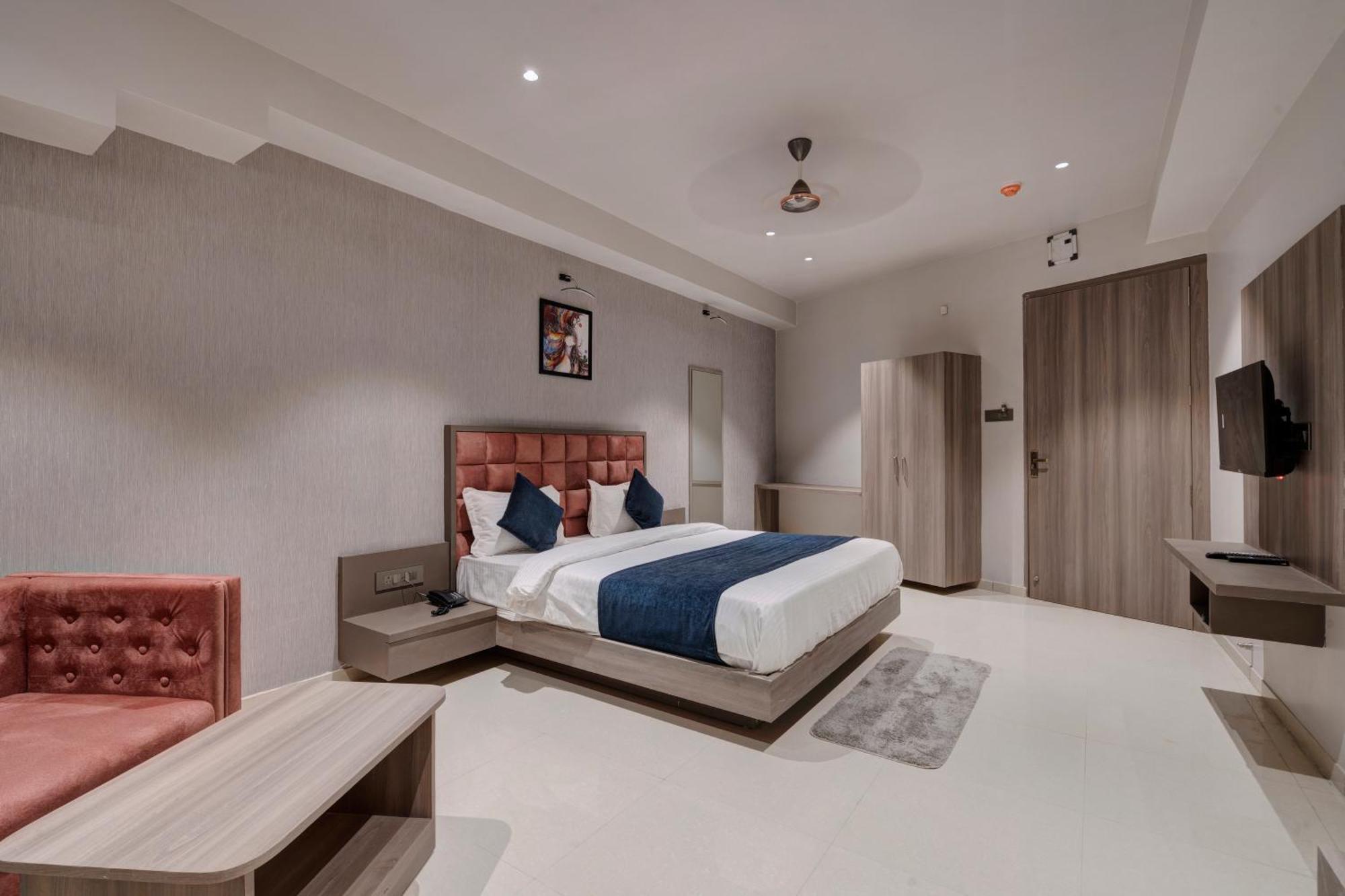 Hotel Sparsh Divine Ahmedabad Eksteriør bilde