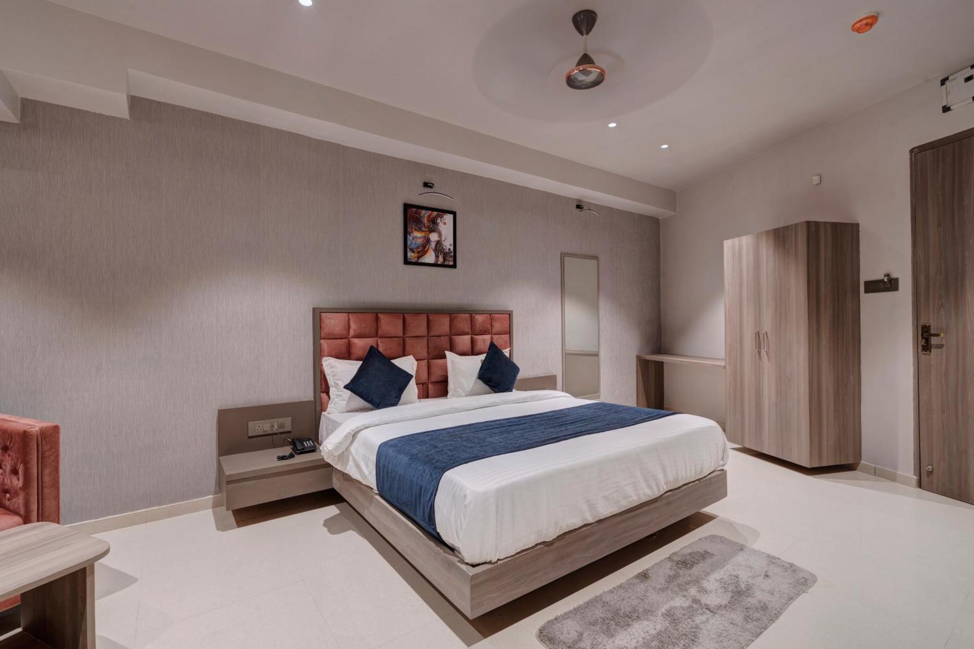 Hotel Sparsh Divine Ahmedabad Eksteriør bilde