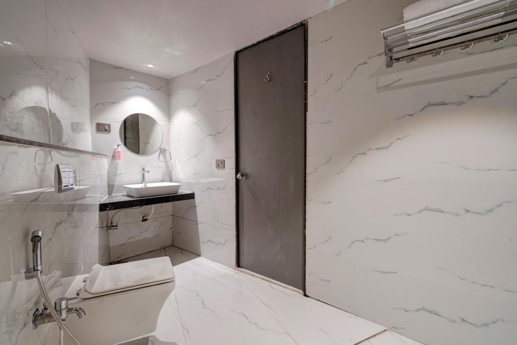 Hotel Sparsh Divine Ahmedabad Eksteriør bilde