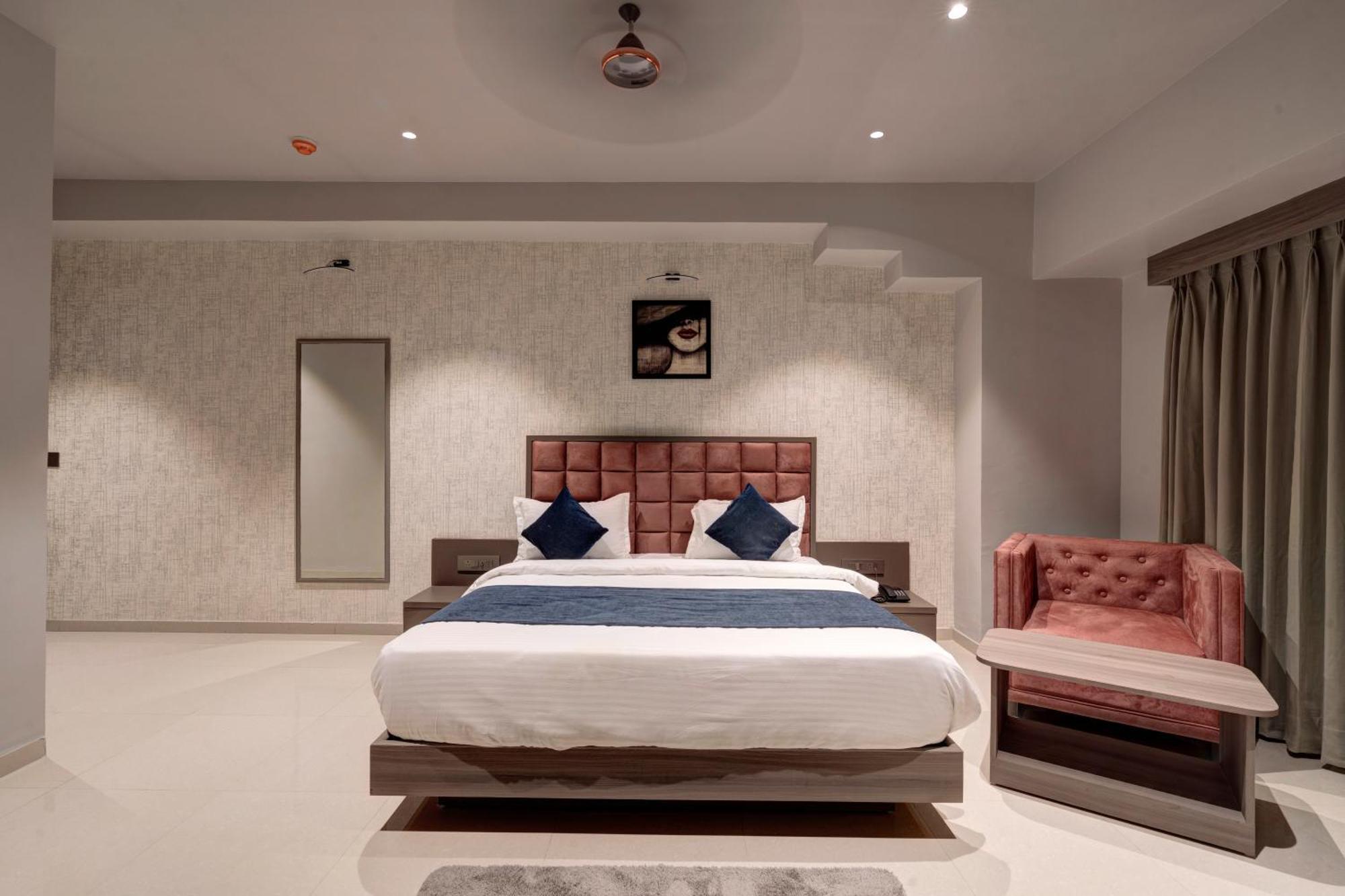 Hotel Sparsh Divine Ahmedabad Eksteriør bilde