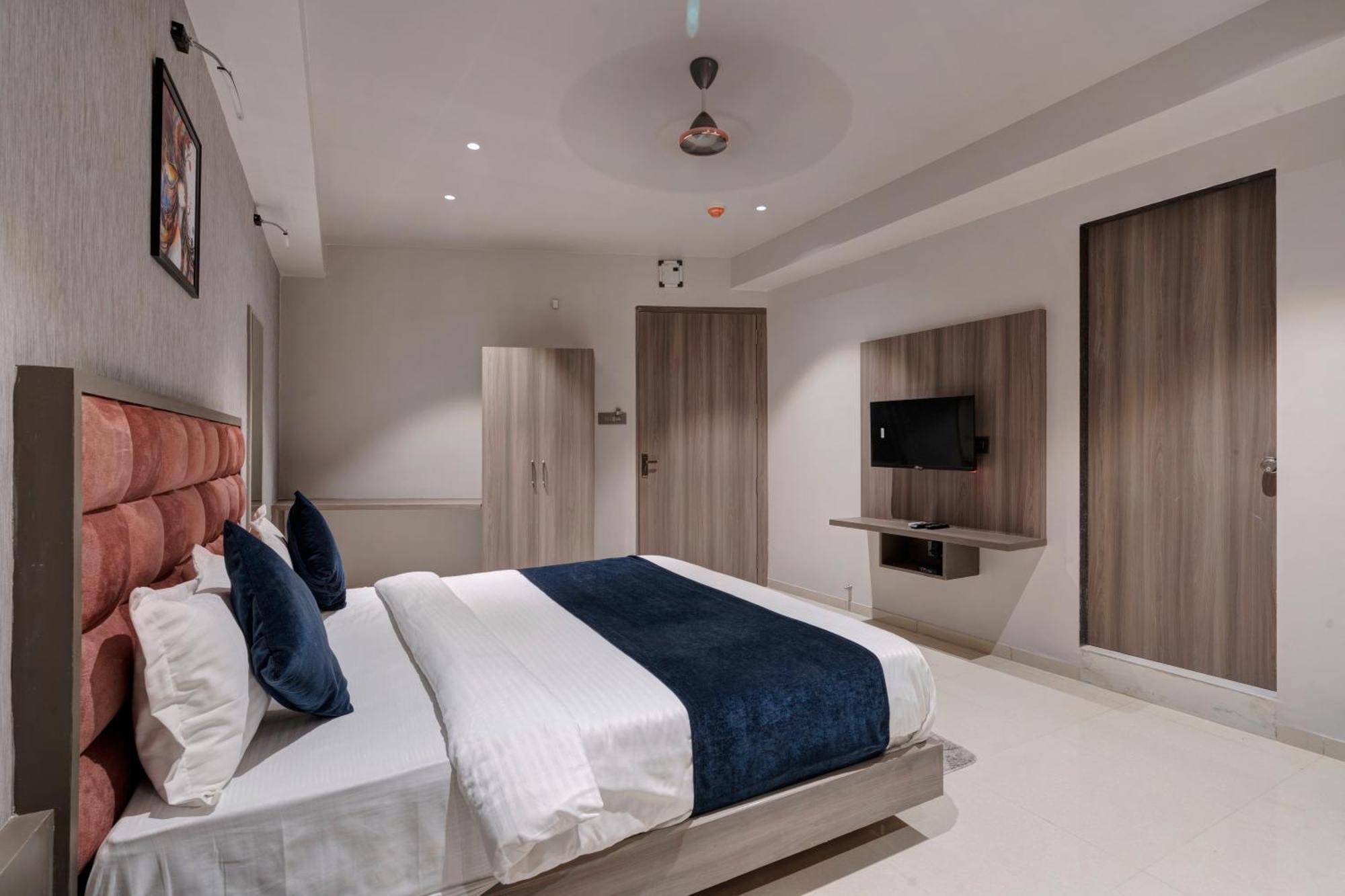 Hotel Sparsh Divine Ahmedabad Eksteriør bilde