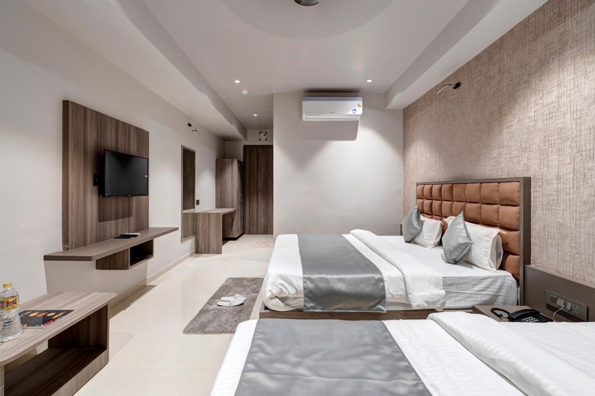 Hotel Sparsh Divine Ahmedabad Eksteriør bilde