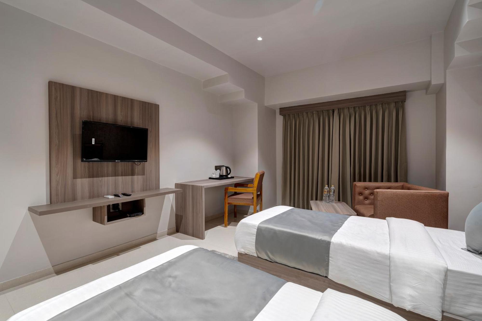 Hotel Sparsh Divine Ahmedabad Eksteriør bilde