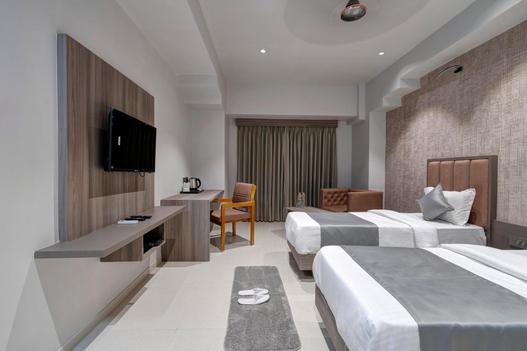 Hotel Sparsh Divine Ahmedabad Eksteriør bilde