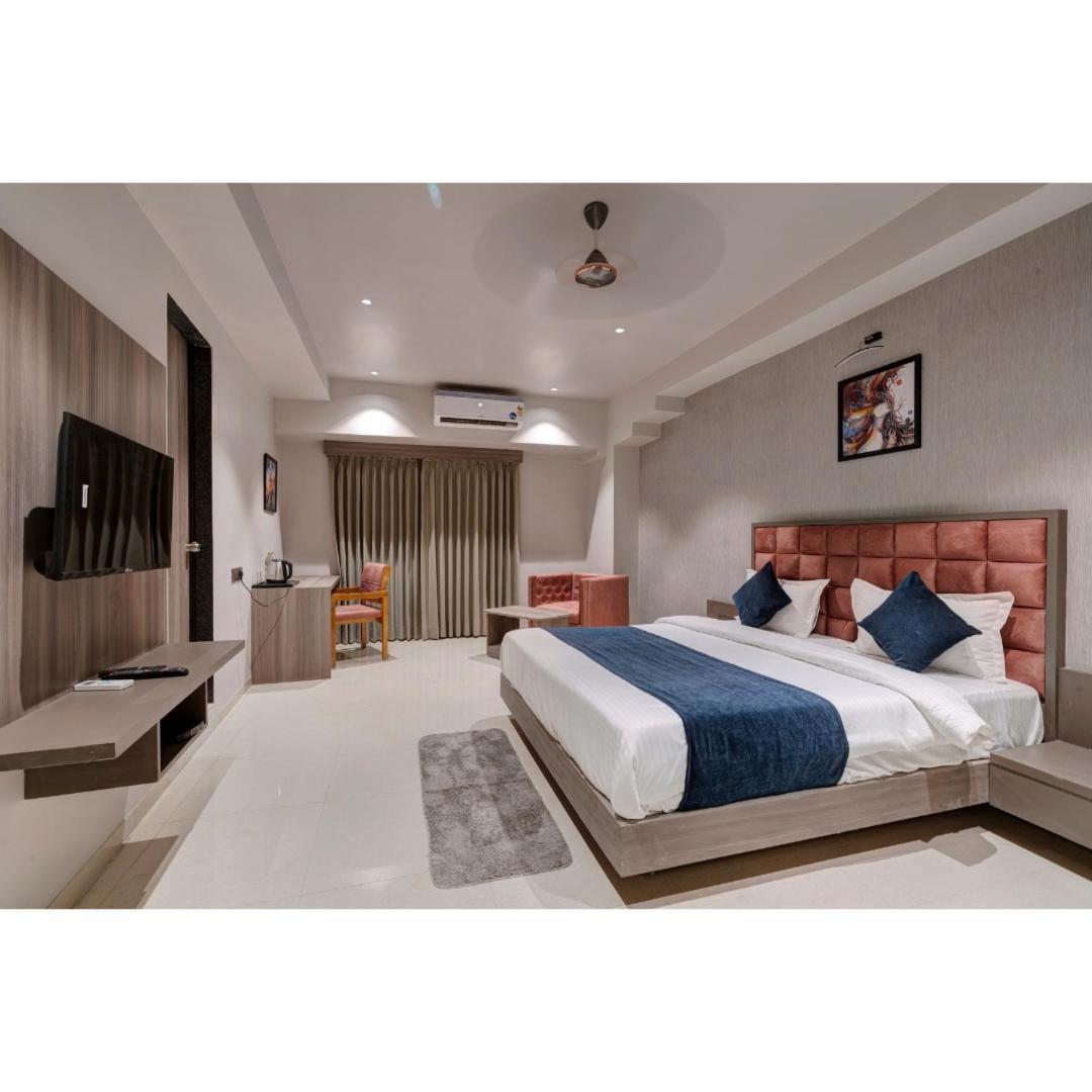 Hotel Sparsh Divine Ahmedabad Eksteriør bilde