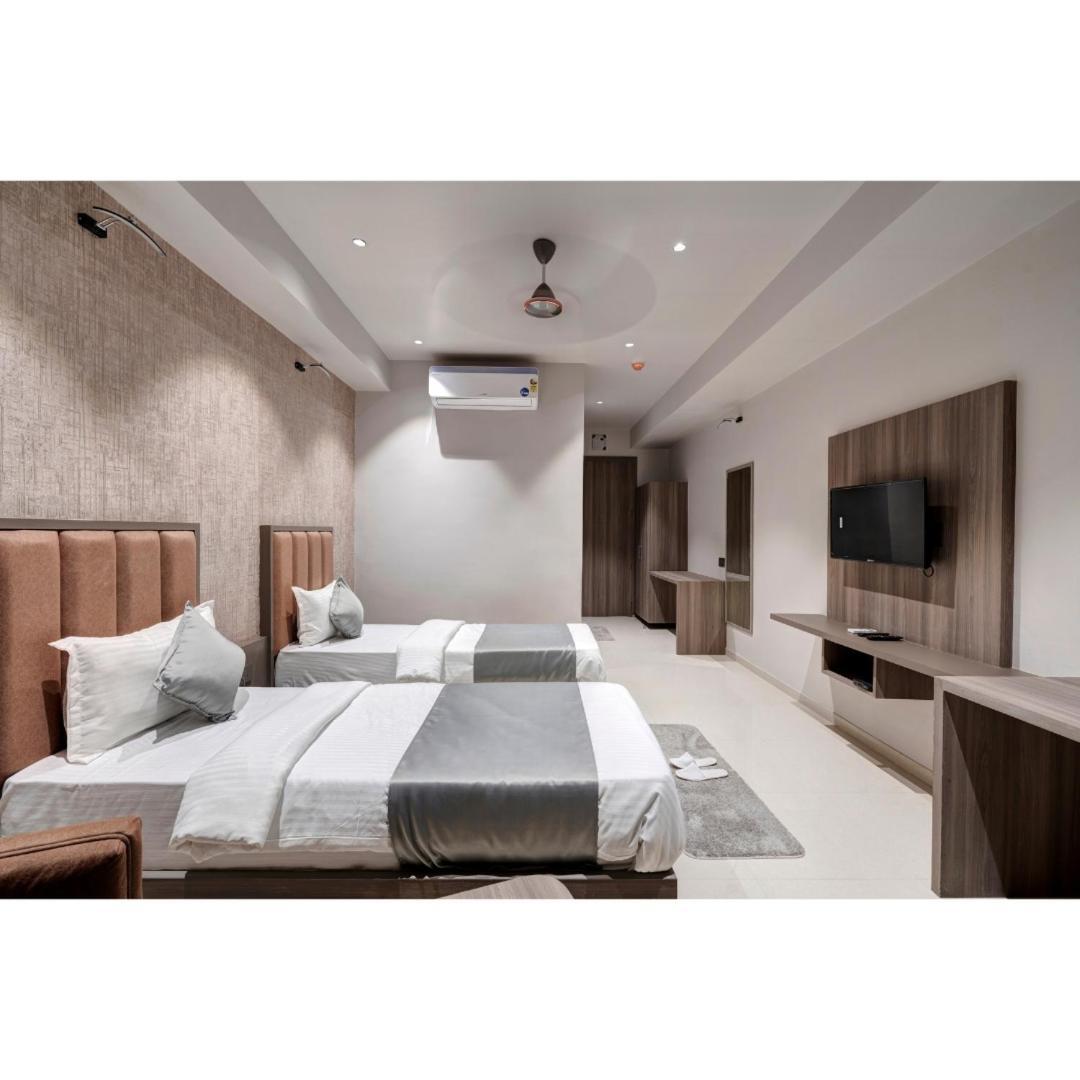 Hotel Sparsh Divine Ahmedabad Eksteriør bilde