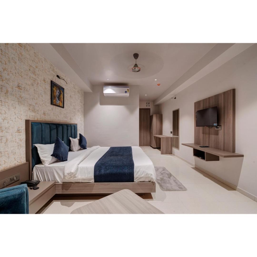 Hotel Sparsh Divine Ahmedabad Eksteriør bilde